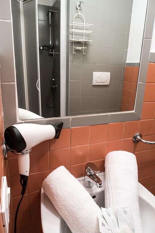 Bb Trastevere Station - Room3 Рим Экстерьер фото